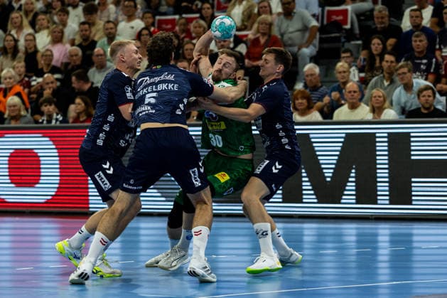 Opel HBL: SG Flensburg-Handewitt vs ThSV Eisenach; 28.08.26 Dominik Solak (Nr.30, ThSV Eisenach) im Angriff Opel HBL: SG Flensburg-Handewitt vs ThSV Eisenach, GGW Arena am 28.08.26 Copyright: xBEAUTIFULxSPORTS MarioxM.xKobergx