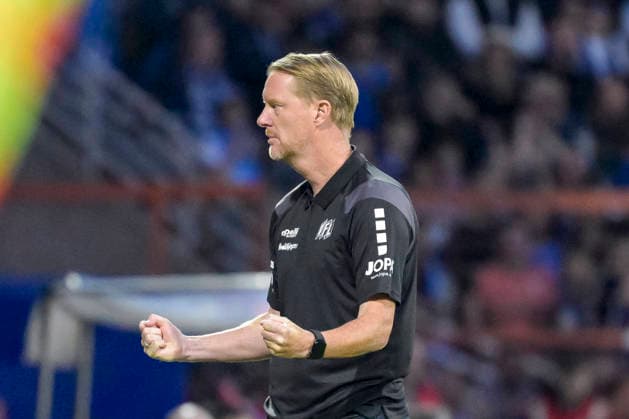 Trainer Timo Schultz (VfL Osnabrueck) Schlussjubel, jubelt nach dem 0:1 Sieg waehrend des spiels der 2. Bundesliga zwischen VfL Bochum und VfL Osnabrueck, Vonovia Ruhrstadion am 28. August 2026 in Bochum, Deutschland. (Foto von Max Maiwald DeFodi Images) +++ Trainer Timo Schultz (VfL Osnabrueck) celebrate after winning during the 2nd Bundesliga match between VfL Bochum and VfL Osnabrueck at Vonovia Ruhrstadion on August 28, 2026 in Bochum, Germany. (Photo by Max Maiwald DeFodi Images) DFB DFL REGULATIONS PROHIBIT ANY USE OF PHOTOGRAPHS AS IMAGE SEQUENCES AND OR QUASI-VIDEO. (Photo by Max Maiwald DeFodi Images) - *** Coach Timo Schultz of VfL Osnabrück celebrates after the 0-1 victory during the 2. Bundesliga match between VfL Bochum and VfL Osnabrück at the Vonovia Ruhrstadion on August 28, 2026, in Bochum, Germany. Photo by Max Maiwald, DeFodi Images. Coach Timo Schultz of VfL Osnabrück celebrates after winning during the 2. Bundesliga match between VfL Bochum and VfL Osnabrück at Vonovia Ruhrstadion on August 28, 2026 in Bochum, Germany. Photo by Max Maiwald, DeFodi Images. DFB and DFL regulations prohibit any use of photographs as image sequences and or quasi-video. Photo by Max Maiwald, DeFodi Images.
