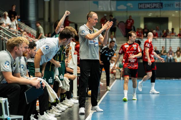 Hamm, Deutschland 28. August 2026: 2. HBL - 2026 2027 - Sp. 1 - ASV Hamm-Westfalen gegen VfL Eintracht Hagen Im Bild: Trainer Pavel Prokopec (Hagen) gestikuliert auf dem Spielfeld. WESTPRESS Arena Nordrhein Westfalen Copyright: xFotostandx xKruczynskix