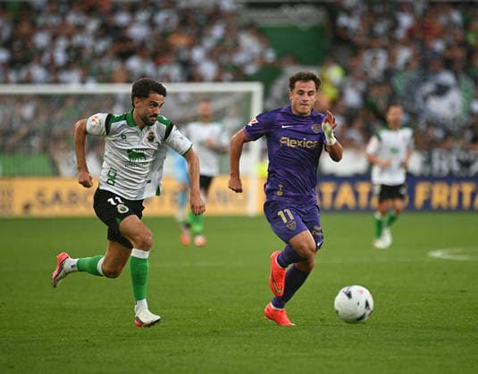 ESP: LaLiga EA Sports Racing Santander v Elche CF Andres Martin of Racing and German Valera of Elche during LaLiga EA Sports between Racing Santander v Elche CF played at Campos de de El Sardinero Stadium in Cantabria on August 28, 2026 in Spain Spain Futbol Copyright: xAgenciaxLOFx