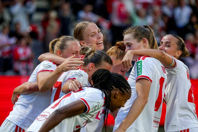 28.08.2026, xsscx, Frauen Fußball, 1. FC Köln - TSG Hoffenheim, 1. Fußball Bundesliga, 2. Spieltag, Franz-Kremer-Stadion, Saison 2027 2027: Torjubel nach dem Tor zum 1:0 von Torschützin Beke Sterner (1. FC Köln 37) mit der Mannschaft DFB regulations prohibit any use of photographs as image sequences and or quasi-video. Photo: xSandraxScherningxPressefotoKochx Nordrhein-Westfalen Deutschland *** August 28, 2026, xsscx, Women s Soccer, 1. FC Köln vs. TSG Hoffenheim, Bundesliga 1, Matchday 2, Franz Kremer Stadium, 2027–2027 season: Goal celebration after the 1–0 goal by scorer Beke Sterner (No. 37), 1. FC Köln, with the team. DFB regulations prohibit any use of photographs as image sequences and or quasi-video. Photo: xSandraxScherningxPressefotoKochx, North Rhine-Westphalia Germany