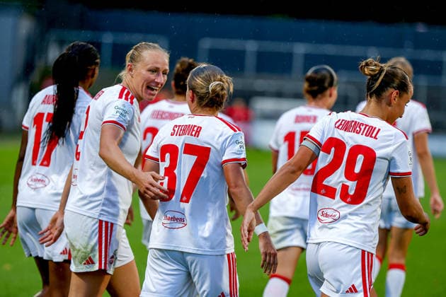28.08.2026, xsscx, Frauen Fußball, 1. FC Köln - TSG Hoffenheim, 1. Fußball Bundesliga, 2. Spieltag, Franz-Kremer-Stadion, Saison 2027 2027: Pauline Bremer (1. FC Köln 9) gratuliert Beke Sterner (1. FC Köln 37) nach dem Tor zum 1:0 DFB regulations prohibit any use of photographs as image sequences and or quasi-video. Photo: xSandraxScherningxPressefotoKochx Nordrhein-Westfalen Deutschland *** August 28, 2026, xsscx, Women s Soccer, 1. FC Köln vs. TSG Hoffenheim, Bundesliga 1, Matchday 2, Franz Kremer Stadium, 2027–2027 Season: Pauline Bremer of 1 FC Köln (9) congratulates Beke Sterner of 1 FC Köln (37) after scoring the 1–0 goal. DFB regulations prohibit any use of photographs as image sequences and or quasi-video. Photo: xSandraxScherningxPressefotoKochx, North Rhine-WestGermany