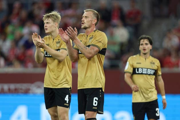 Maximilian Herwerth (VfB Stuttgart II) und Alexander Groiss (VfB Stuttgart II) gestikuliert, Gestik waehrend des Spiels der 3. Liga zwischen Fortuna Duesseldorf und VfB Stuttgart II, Merkur Spiel-Arena am 28. August 2026 in Duesseldorf, Deutschland. (Foto von Oliver Kaelke DeFodi Images) +++ Maximilian Herwerth (VfB Stuttgart II) und Alexander Groiss (VfB Stuttgart II) gestures during the 3. Liga match between Fortuna Duesseldorf and VfB Stuttgart II at Merkur Spiel-Arena on August 28, 2026 in Dusseldorf, Germany. (Photo by Oliver Kaelke DeFodi Images) DFB DFL REGULATIONS PROHIBIT ANY USE OF PHOTOGRAPHS AS IMAGE SEQUENCES AND OR QUASI-VIDEO. (Photo by Oliver Kaelke DeFodi Images) -