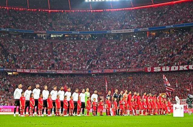28.08.2026, Fussball Bundesliga 2026 2027, 1.Spieltag, FC Bayern München - VfB Stuttgart, in der Allianz-Arena München, Beide Mannschaften stehen in einer Reihe ***DFL and DFB regulations prohibit any use of photographs as image sequences and or quasi-video.*** *** August 28, 2026, 2026–2027 Bundesliga, Matchday 1, FC Bayern Munich vs. VfB Stuttgart, at the Allianz Arena in Munich. Both teams are lined up. ***DFL and DFB regulations prohibit any use of photographs as image sequences and or quasi-video***