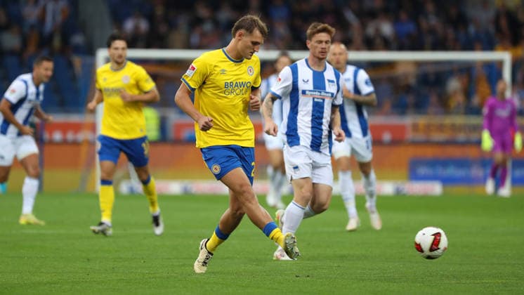 Braunschweig vs Hertha BSC, 2. BL Braunschweig, 28.08.2026, Fußball, Herren, 2. BL, Saison 2026 2027, Eintracht Braunschweig vs. Hertha BSC Berlin: Lukas Frenkert (Eintracht Braunschweig) (DFL DFB REGULATIONS PROHIBIT ANY USE OF PHOTOGRAPHS as IMAGE SEQUENCES and or QUASI-VIDEO) Stadion an der Hamburger Straße Niedersachsen Deutschland *** Braunschweig vs. Hertha BSC, 2nd Bundesliga Braunschweig, August 28, 2026, Soccer, Men s, 2nd Bundesliga, 2026–2027 Season, Eintracht Braunschweig vs. Hertha BSC Berlin Lukas Frenkert Eintracht Braunschweig DFL DFB REGULATIONS PROHIBIT ANY USE OF PHOTOGRAPHS AS IMAGE SEQUENCES AND OR QUASI-VIDEO Stadion an der Hamburger Straße Lower Saxony Germany