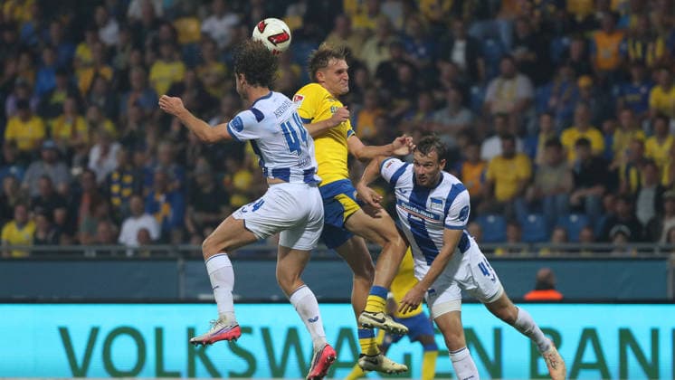 Braunschweig vs Hertha BSC, 2. BL Braunschweig, 28.08.2026, Fußball, Herren, 2. BL, Saison 2026 2027, Eintracht Braunschweig vs. Hertha BSC Berlin: Linus Gechter (Hertha BSC), Lukas Frenkert (Eintracht Braunschweig) (DFL DFB REGULATIONS PROHIBIT ANY USE OF PHOTOGRAPHS as IMAGE SEQUENCES and or QUASI-VIDEO) Stadion an der Hamburger Straße Niedersachsen Deutschland *** Braunschweig vs. Hertha BSC, 2nd Bundesliga Braunschweig, August 28, 2026, Soccer, Men s, 2nd Bundesliga, 2026–2027 Season, Eintracht Braunschweig vs. Hertha BSC Berlin; Linus Gechter (Hertha BSC), Lukas Frenkert (Eintracht Braunschweig); DFL and DFB regulations prohibit any use of photographs as image sequences and or quasi-video; Stadion an der Hamburger Straße, Lower Saxony, Germany