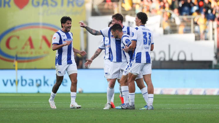 Braunschweig vs Hertha BSC, 2. BL Braunschweig, 28.08.2026, Fußball, Herren, 2. BL, Saison 2026 2027, Eintracht Braunschweig vs. Hertha BSC Berlin: Josip Brekalo (Hertha BSC) jubelt mit Mannschaftskollegen nach seinem Tor zum 2:2 (DFL DFB REGULATIONS PROHIBIT ANY USE OF PHOTOGRAPHS as IMAGE SEQUENCES and or QUASI-VIDEO) Stadion an der Hamburger Straße Niedersachsen Deutschland *** Braunschweig vs. Hertha BSC, 2. Bundesliga Braunschweig, August 28, 2026, Soccer, Men s, 2. Bundesliga, 2026–2027 Season, Eintracht Braunschweig vs. Hertha BSC Berlin: Josip Brekalo of Hertha BSC celebrates with his teammates after scoring the 2–2 goal. DFL and DFB regulations prohibit any use of photographs as image sequences and or quasi-video. Stadion an der Hamburger Straße, Lower Saxony, Germany