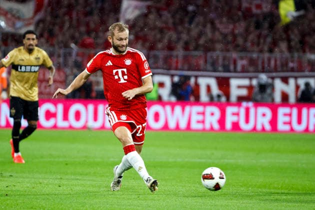 Konrad Laimer (FC Bayern München, 27) am Ball, mit einem Pass , Deutschland, Fussball, 1. Bundesliga, 1.Spieltag, 2026 2027, FC Bayern München vs. VfB Stuttgart, 28.08.2026, München Allianz-Arena Deutschland *** Konrad Laimer, FC Bayern Munich, 27, on the ball, making a pass, Germany, soccer, Bundesliga 1, Matchday 1, 2026–2027, FC Bayern Munich vs. VfB Stuttgart, August 28, 2026, Allianz Arena, Munich, Germany Copyright: xGrantxHubbsx