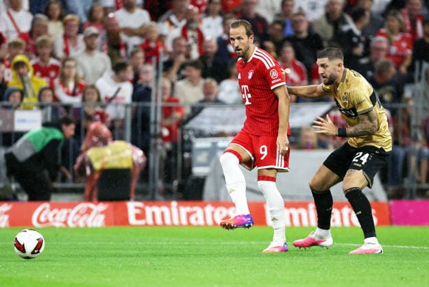 Harry Kane - Chabot Jeff , FC Bayern München-VfB Stuttgart , Bundesliga , , Fußball , in der Allianz Arena Stadion in München , Bayern , Deutschland . August 28 , 2026 . Photo by: Davide Elias IPA Photo Pressefoto DENL Copyright: xDavidexEliasx