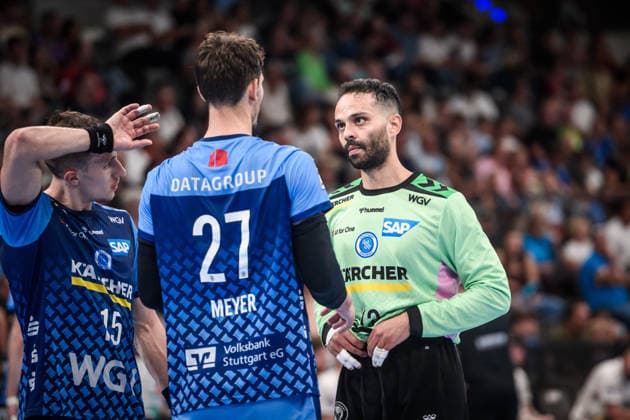 Mohamed Essam Moustafa El-Tayar (TVB Stuttgart, 12) mit Philipp Meyer (TVB Stuttgart, 27), li. noch: Simone Mengon (TVB Stuttgart, 15) GER, TVB Stuttgart - Bergischer HC, Opel HBL, Handball, Bundesliga, 1. Spieltag, Spielzeit 2026 2027, 28.08.2026 GER, TVB Stuttgart - Bergischer HC, Opel HBL, Handball, Bundesliga, 1. Spieltag, Spielzeit 2026 2027, 28.08.2026 Stuttgart Copyright: xSandyxDinkelackerx EP_SDR