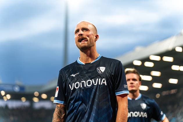 Deutschland: 2. Bundesliga 2026 2027 3. Spieltag, VfL Bochum vs. VfL Osnabrück Freitag, 28.08.2026 Vonovia Ruhr Stadion, Nordrhein-Westfalen. Philipp Hofmann (VfL Bochum, 33) Frust Ärger Emotionen Traurig nach Niederlage *** Germany 2. Bundesliga 2026–2027, Matchday 3, VfL Bochum vs. VfL Osnabrück Friday, August 28, 2026 Vonovia Ruhr Stadium, North Rhine-Westphalia Philipp Hofmann, VfL Bochum, 33: Frustration, Anger, Emotions, Sadness After Defeat Copyright: xCelinaxLeiersx