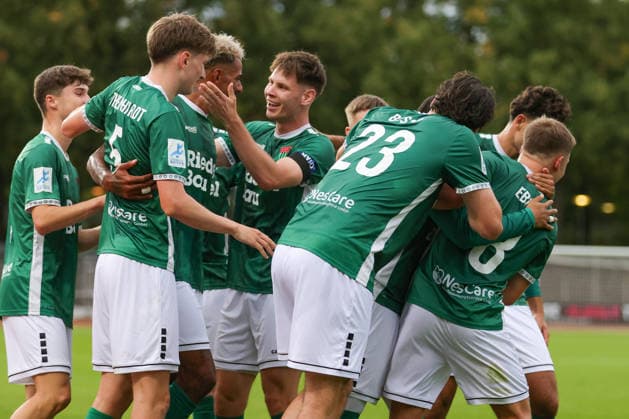 28.08.2026, Fußball, Herren, Saison 2026 2027, Regionalliga Bayern, 6. Spieltag: FC Schweinfurt 05 - SpVgg Greuther Fürth II Schweinfurt feiert das 1:0 durch Jason Prodanovic (FC Schweinfurt 05, 17) Schweinfurt Riedel-Bau-Arena im Sachs-Stadio Bayern Unterfranken Deutschland