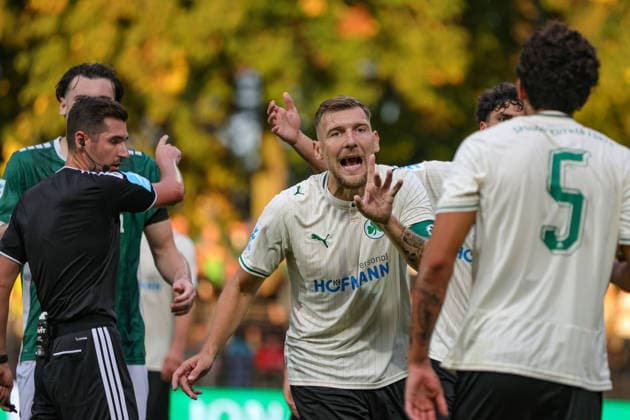 28.08.2026, Fußball, Herren, Saison 2026 2027, Regionalliga Bayern, 6. Spieltag: FC Schweinfurt 05 - SpVgg Greuther Fürth II Yannick Scholz (SpVgg Greuther Fürth II, 14) kann es nicht fassen Schweinfurt Riedel-Bau-Arena im Sachs-Stadio Bayern Unterfranken Deutschland