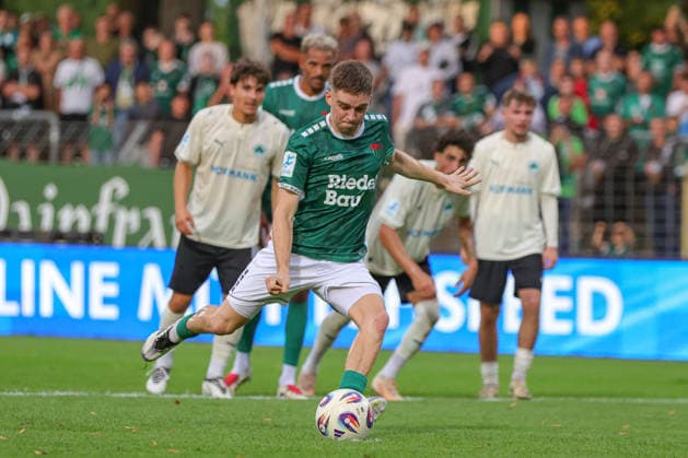 28.08.2026, Fußball, Herren, Saison 2026 2027, Regionalliga Bayern, 6. Spieltag: FC Schweinfurt 05 - SpVgg Greuther Fürth II Philipp Hack (FC Schweinfurt 05, 07) trifft per Elfmeter zum 3:0 Schweinfurt Riedel-Bau-Arena im Sachs-Stadio Bayern Unterfranken Deutschland