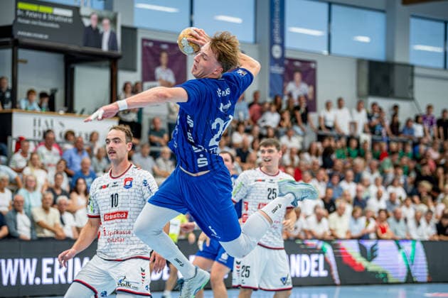 2. HBL; TV Hüttenberg - TV Großwallstadt, 28.08.26 Johan Rohwer (TV Großwallstadt, 29), Paul Ohl (TV Hüttenberg, 10), Torsten Anselm (TV Hüttenberg, 25) 2. HBL; TV Hüttenberg - TV Großwallstadt: Hüttenberg, 28.08.26 Copyright: xBEAUTIFULxSPORTS Roeczeyx