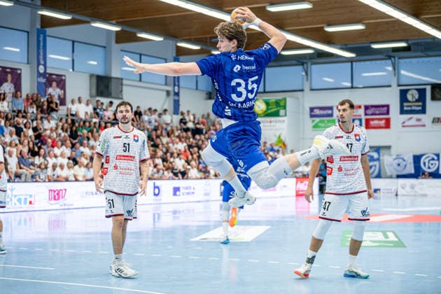 2. HBL; TV Hüttenberg - TV Großwallstadt, 28.08.26 Axel Skaarnaes (TV Großwallstadt, 35), Danil Dyatlov (TV Hüttenberg, 47), Hendrik Schreiber (TV Hüttenberg, 51) 2. HBL; TV Hüttenberg - TV Großwallstadt: Hüttenberg, 28.08.26 Copyright: xBEAUTIFULxSPORTS Roeczeyx