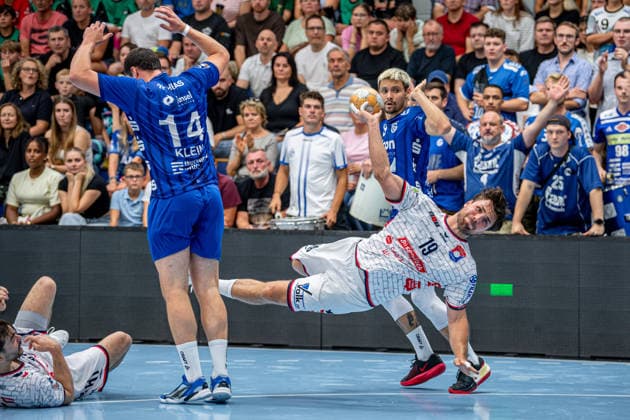 2. HBL; TV Hüttenberg - TV Großwallstadt, 28.08.26 Vit Reichl (TV Hüttenberg, 19), Dmytro Redkyn (TV Großwallstadt, 19), Hendrik Schreiber (TV Hüttenberg, 51), Jannek Klein (TV Großwallstadt, 14), . 2. HBL; TV Hüttenberg - TV Großwallstadt: Hüttenberg, 28.08.26 Copyright: xBEAUTIFULxSPORTS Roeczeyx