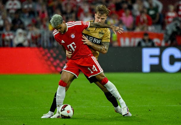 28.08.2026, xemx, Fussball 1.Bundesliga, FC Bayern Muenchen - VfB Stuttgart v.l. Luis Diaz (FC Bayern Muenchen), Finn Jeltsch (VfB Stuttgart) Zweikampf, Aktion, action, battle for the ball (DFL DFB REGULATIONS PROHIBIT ANY USE OF PHOTOGRAPHS as IMAGE SEQUENCES and or QUASI-VIDEO) Muenchen *** August 28, 2026, xemx, Soccer 1st Bundesliga, FC Bayern Munich vs. VfB Stuttgart, Luis Diaz, FC Bayern Munich, Finn Jeltsch, VfB Stuttgart, tackle, action, battle for the ball. DFL and DFB regulations prohibit any use of photographs as image sequences and or quasi-video. Munich
