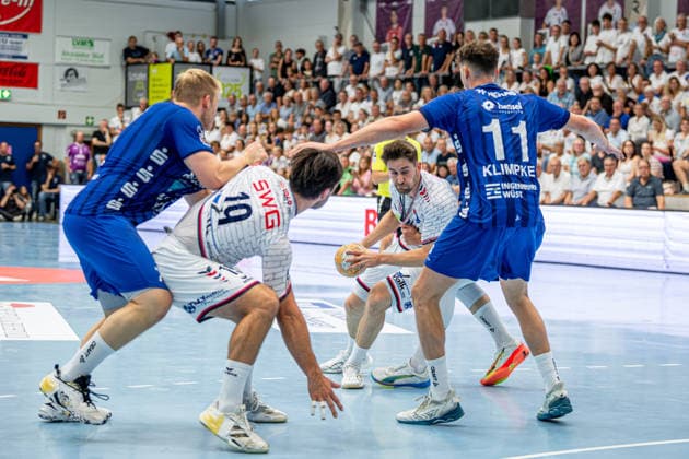 2. HBL; TV Hüttenberg - TV Großwallstadt, 28.08.26 David Kuntscher (TV Hüttenberg, 97), Vit Reichl (TV Hüttenberg, 19), Patrick Gempp (TV Großwallstadt, 7), Ole Klimpke (TV Großwallstadt, 11) 2. HBL; TV Hüttenberg - TV Großwallstadt: Hüttenberg, 28.08.26 Copyright: xBEAUTIFULxSPORTS Roeczeyx