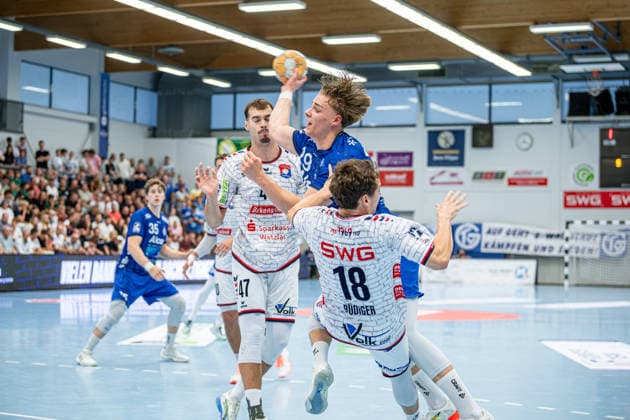 2. HBL; TV Hüttenberg - TV Großwallstadt, 28.08.26 Johan Rohwer (TV Großwallstadt, 29), Tim Rüdiger (TV Hüttenberg, 18), Danil Dyatlov (TV Hüttenberg, 47) 2. HBL; TV Hüttenberg - TV Großwallstadt: Hüttenberg, 28.08.26 Copyright: xBEAUTIFULxSPORTS Roeczeyx