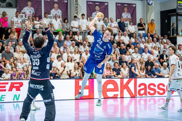 2. HBL; TV Hüttenberg - TV Großwallstadt, 28.08.26 Connar Battermann (TV Großwallstadt, 24), Yahav Shamir (TV Hüttenberg, 55) 2. HBL; TV Hüttenberg - TV Großwallstadt: Hüttenberg, 28.08.26 Copyright: xBEAUTIFULxSPORTS Roeczeyx