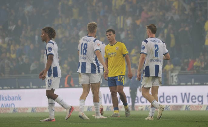 Max Marie (Eintracht Braunschweig) enttaeuscht nach Abpfiff Fussball, Herren, Saison 2026 2027 2.BL, Eintracht Stadion, Eintracht Braunschweig gegen Hertha BSC Berlin, 3-5 DFL REGULATIONS PROHIBIT ANY USE OF PHOTOGRAPHS AS IMAGE SEQUENCES AND OR QUASI-VIDEO. *** Max Marie: Eintracht Braunschweig Disappoints After the Final Whistle — Soccer, Men s, 2026–2027 Season, 2nd Bundesliga, Eintracht Stadium, Eintracht Braunschweig vs. Hertha BSC Berlin, 3–5. DFL regulations prohibit any use of photographs as image sequences and or quasi-video.