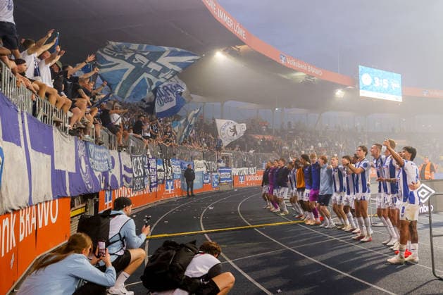 28.08.2026, xtgx Fussball - 2.Bundesliga Eintracht Braunschweig - Hertha BSC Berlin emspor, v.l. Hertha Jubel ueber den Sieg, Jubel nach Spielende (DFL DFB REGULATIONS PROHIBIT ANY USE OF PHOTOGRAPHS as IMAGE SEQUENCES and or QUASI-VIDEO) Braunschweig *** August 28, 2026, xtgx Soccer 2. Bundesliga Eintracht Braunschweig Hertha BSC Berlin emspor, from left: Hertha celebrating the victory, celebration after the final whistle. DFL and DFB regulations prohibit any use of photographs as image sequences and or quasi-video. Braunschweig