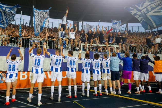 28.08.2026, xtgx Fussball - 2.Bundesliga Eintracht Braunschweig - Hertha BSC Berlin emspor, v.l. Hertha Jubel ueber den Sieg, Jubel nach Spielende (DFL DFB REGULATIONS PROHIBIT ANY USE OF PHOTOGRAPHS as IMAGE SEQUENCES and or QUASI-VIDEO) Braunschweig *** August 28, 2026, xtgx Soccer 2. Bundesliga Eintracht Braunschweig Hertha BSC Berlin emspor, from left: Hertha celebrating the victory, celebration after the final whistle. DFL and DFB regulations prohibit any use of photographs as image sequences and or quasi-video. Braunschweig