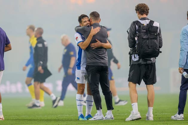 28.08.2026, xtgx Fussball - 2.Bundesliga Eintracht Braunschweig - Hertha BSC Berlin emspor, v.l. Josip Brekalo (Hertha, 7) und Stefan Leitl (Hertha, Trainer) Jubel ueber den Sieg, Jubel nach Spielende (DFL DFB REGULATIONS PROHIBIT ANY USE OF PHOTOGRAPHS as IMAGE SEQUENCES and or QUASI-VIDEO) Braunschweig *** August 28, 2026, xtgx Soccer, 2. Bundesliga, Eintracht Braunschweig vs. Hertha BSC Berlin, emspor; from left: Josip Brekalo (Hertha), 7, and Stefan Leitl (Hertha), coach celebrating the victory, Celebrations after the final whistle. DFL and DFB regulations prohibit any use of photographs as image sequences and or quasi-video. Braunschweig