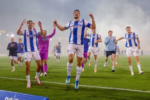 28.08.2026, xtgx Fussball - 2.Bundesliga Eintracht Braunschweig - Hertha BSC Berlin emspor, v.l. Hertha Jubel ueber den Sieg, Jubel nach Spielende (DFL DFB REGULATIONS PROHIBIT ANY USE OF PHOTOGRAPHS as IMAGE SEQUENCES and or QUASI-VIDEO) Braunschweig *** August 28, 2026, xtgx Soccer 2. Bundesliga Eintracht Braunschweig Hertha BSC Berlin emspor, from left: Hertha celebrating the victory, celebrations after the final whistle. DFL and DFB regulations prohibit any use of photographs as image sequences and or quasi-video. Braunschweig
