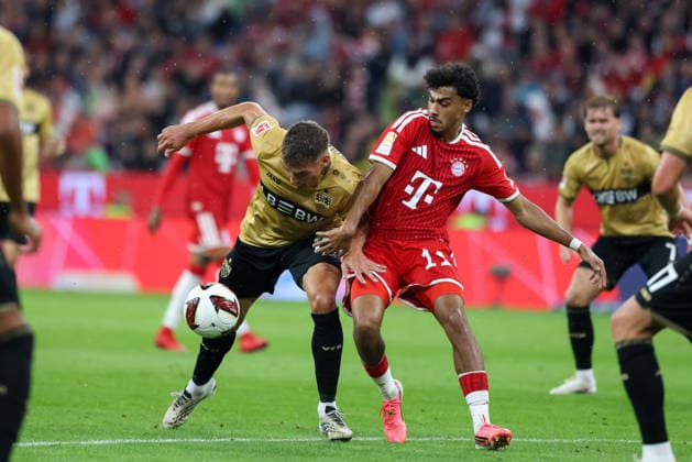 Zweikampf zwischen Grischa Proemel (VfB Stuttgart, 21) und Nathaniel Brown (FC Bayern Muenchen, 11), GER, FC Bayern Muenchen vs. VfB Stuttgart, Fussball, Bundesliga, 1. Spieltag, Saison 2026 2027, 28.08.2026, DFL DFB REGULATIONS PROHIBIT ANY USE OF PHOTOGRAPHS as IMAGE SEQUENCES and or QUASI-VIDEO, GER, FC Bayern Muenchen vs. VfB Stuttgart, Fussball, Bundesliga, 1. Spieltag, Saison 2026 2027, 28.08.2026 Muenchen *** Tackle between Grischa Proemel of VfB Stuttgart, 21, and Nathaniel Brown of FC Bayern Munich, 11, GER, FC Bayern Munich vs. VfB Stuttgart, Soccer, Bundesliga, Matchday 1, 2026–2027 season, August 28, 2026, DFL and DFB regulations prohibit any use of photographs as image sequences and or quasi-video, GER, FC Bayern Munich vs. VfB Stuttgart, soccer, Bundesliga, Matchday 1, 2026–2027 Season, August 28, 2026, Munich Copyright: xEibner-Pressefoto JennixMaulx EP_JML