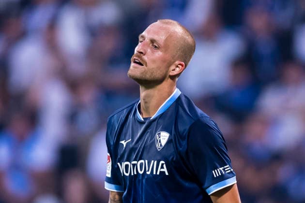 28.08.2026, Fussball, 3. Spieltag der 2. Bundesliga, VfL Bochum 1848 - VfL Osnabrück. Philipp Hofmann (VfL Bochum 1848) ist niedergeschlagen. Bochum Vonovia Ruhrstadion NRW Deutschland xRHR-FOTO DEx *** August 28, 2026, Soccer, Matchday 3 of the 2. Bundesliga, VfL Bochum 1848 vs. VfL Osnabrück, Philipp Hofmann, VfL Bochum 1848 is dejected, Bochum, Vonovia Ruhrstadion, North Rhine-Westphalia, Germany, xRHR, PHOTO DEx Copyright: DennisxEwert RHR-FOTOx RHR-FOTO DE