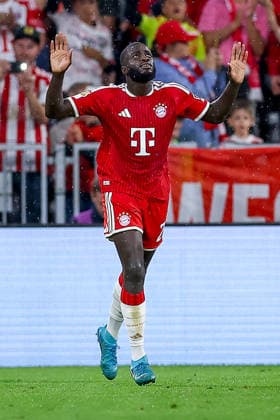 28.08.2026, Fußball, FC Bayern München - VfB Stuttgart, 1. Fußball Bundesliga, 1. Spieltag, Allianz-Arena, Saison 2026 2027: Torjubel nach dem Tor zum 1:0 durch Torschütze Dayot Upamecano (FC Bayern München 02) DFB regulations prohibit any use of photographs as image sequences and or quasi-video. Bayern Deutschland *** August 28, 2026, Soccer, FC Bayern Munich vs. VfB Stuttgart, Bundesliga 1, Matchday 1, Allianz Arena, 2026–2027 Season. Celebrations after the 1–0 goal by Dayot Upamecano. FC Bayern Munich 02. DFB regulations prohibit any use of photographs as image sequences and or quasi-video. Bayern, Germany