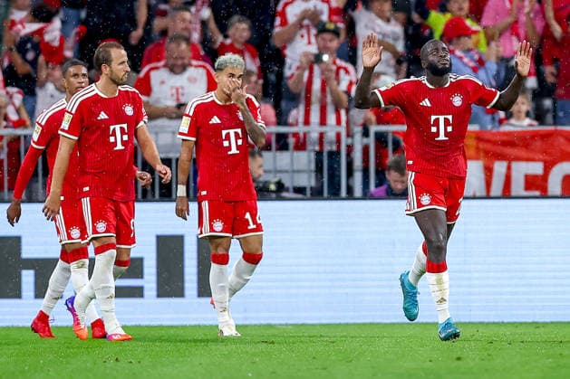 28.08.2026, Fußball, FC Bayern München - VfB Stuttgart, 1. Fußball Bundesliga, 1. Spieltag, Allianz-Arena, Saison 2026 2027: Torjubel nach dem Tor zum 1:0 durch Torschütze Dayot Upamecano (FC Bayern München 02) DFB regulations prohibit any use of photographs as image sequences and or quasi-video. Bayern Deutschland *** August 28, 2026, Soccer, FC Bayern Munich vs. VfB Stuttgart, Bundesliga 1, Matchday 1, Allianz Arena, 2026–2027 Season. Celebrations after the 1–0 goal by Dayot Upamecano. FC Bayern Munich 02. DFB regulations prohibit any use of photographs as image sequences and or quasi-video. Bayern, Germany
