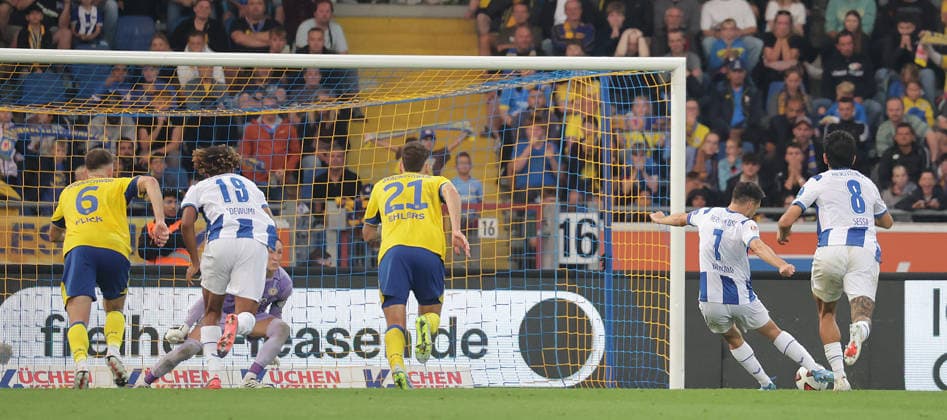 Hier verwandelt Josip Brekalo (Hertha BSC Berlin) den Elfmeter Fussball, Herren, Saison 2026 2027 2.BL, Eintracht Stadion, Eintracht Braunschweig gegen Hertha BSC Berlin, 3-5 DFL REGULATIONS PROHIBIT ANY USE OF PHOTOGRAPHS AS IMAGE SEQUENCES AND OR QUASI-VIDEO. *** Here, Josip Brekalo converts a penalty kick for Hertha BSC Berlin. Soccer, Men s, 2026–2027 Season, 2nd Bundesliga, Eintracht Stadium, Eintracht Braunschweig vs. Hertha BSC Berlin, 3–5. DFL regulations prohibit any use of photographs as image sequences and or quasi-video.