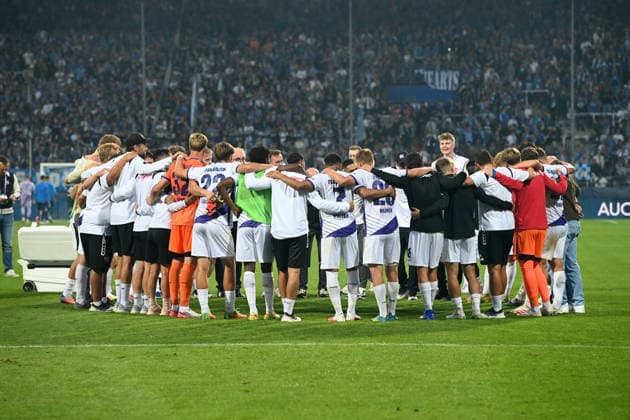 Schlussjubel, Jubel, jubeln, Freude, cheers, VfL Osnabrueck Fussball 2. Bundesliga, 3. Spieltag, VfL Bochum (BO) - VfL Osnabrueck (OS) 0-1 am 28.08.2026 im Vonovia Ruhrstadion Bochum Deutschland. DFL regulations prohibit any use of photographs as image sequences and or quasi-video Â *** Final celebration, cheering, joy, cheers, VfL Osnabrück Soccer 2. Bundesliga, Matchday 3, VfL Bochum (BO) vs. VfL Osnabrück (OS) 0–1 on August 28, 2026, at the Vonovia Ruhrstadion in Bochum, Germany. DFL regulations prohibit any use of photographs as image sequences and or quasi-video.