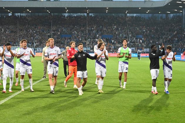 Schlussjubel, Jubel, jubeln, Freude, cheers, VfL Osnabrueck vor ihren Fans, Fussball 2. Bundesliga, 3. Spieltag, VfL Bochum (BO) - VfL Osnabrueck (OS) 0-1 am 28.08.2026 im Vonovia Ruhrstadion Bochum Deutschland. DFL regulations prohibit any use of photographs as image sequences and or quasi-video Â *** Final celebration, cheering, joy, cheers, VfL Osnabrück in front of their fans, soccer, 2. Bundesliga, Matchday 3, VfL Bochum (BO) vs. VfL Osnabrück (OS) 0–1 on August 28, 2026, at the Vonovia Ruhrstadion in Bochum, Germany. DFL regulations prohibit any use of photographs as image sequences and or quasi-video.