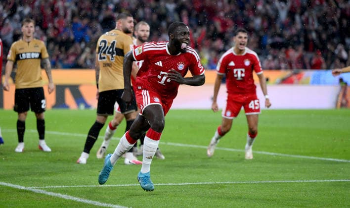 Fussball 1. Bundesliga Saison 2026 2027 1. Spieltag 28.08.2026 FC Bayern Muenchen - VfB Stuttgart Jubel nach dem Tor zum 1 - 0, Torschuetze Dayot Upamecano (FC Bayern Muenchen) *** Soccer, Bundesliga Season 2026–2027, Matchday 1, August 28, 2026: FC Bayern Munich vs. VfB Stuttgart. Celebrations after the 1–0 goal; goal scorer: Dayot Upamecano, FC Bayern Munich