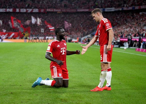 Fussball 1. Bundesliga Saison 2026 2027 1. Spieltag 28.08.2026 FC Bayern Muenchen - VfB Stuttgart Jubel FC Bayern Muenchen nach dem Tor zum 1 - 0, v. li., Torschuetze Dayot Upamecano mit Joshua Kimmich *** Soccer, Bundesliga 1, 2026–2027 Season, Matchday 1, August 28, 2026: FC Bayern Munich vs. VfB Stuttgart. FC Bayern Munich celebrates after scoring the 1–0 goal; from left: goal scorer Dayot Upamecano with Joshua Kimmich.