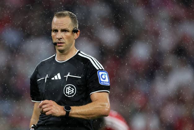 Schiedsrichter Sören Storks , FC Bayern München-VfB Stuttgart , Bundesliga , , Fußball , in der Allianz Arena Stadion in München , Bayern , Deutschland . August 28 , 2026 . Photo by: Davide Elias IPA Photo Pressefoto DENL Copyright: xDavidexEliasx