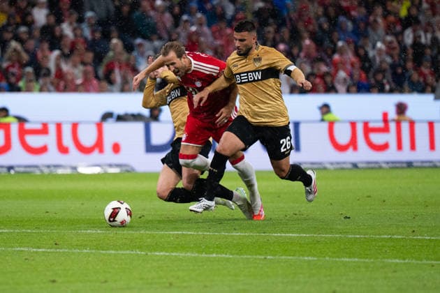 GER, Bayern, Muenchen, Fussball, FC Bayern Muenchen - VfB Stuttgart, in der Allianz Arena, Muenchen, Bundesliga, 1. Spieltag, 28.08.26, v.l. Harry Kane (FC Bayern Muenchen, 9), Deniz Undav (VfB Stuttgart, 26), im Angriff, Zweikampf DFL DFB regulations prohibit any use of photographs as image sequences and or quasi-video, *** GER, Bavaria, Munich, soccer, FC Bayern Munich vs. VfB Stuttgart, at the Allianz Arena, Munich, Bundesliga, Matchday 1, August 28, 2026, from left: Harry Kane (FC Bayern Munich), 9, Deniz Undav (VfB Stuttgart), 26, on the attack, tackle. DFL and DFB regulations prohibit any use of photographs as image sequences and or quasi-video, Copyright: HMB-Media MichaelxNibel