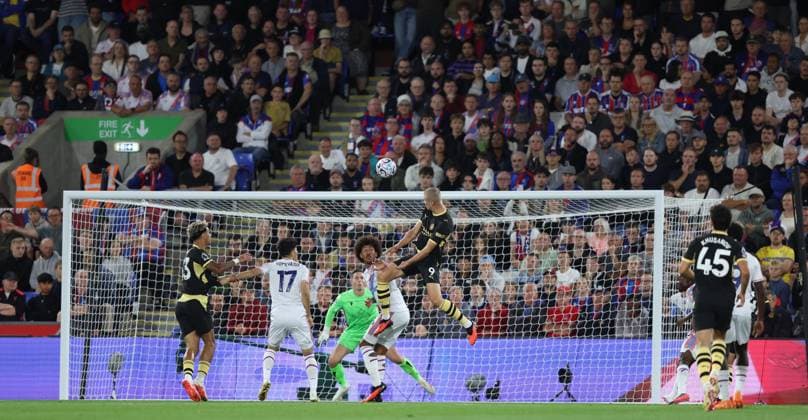 Premier League - Crystal Palace FC v Manchetser City FC LONDON, ENGLAND, AUGUST 28: GOAL 1-0, Erling Haaland of Manchester City scores a goal to put Manchester City 1-0 ahead during the Premier League match between Crystal Palace FC v Manchester City FC at Selhurst Park Stadium, London, England, on August 28. (Photo by Daniel Weir) London Selhurst Park Stadium England Copyright: xDanielxWeir SportsxPressxPhotox Sportspressphoto_SPR218220