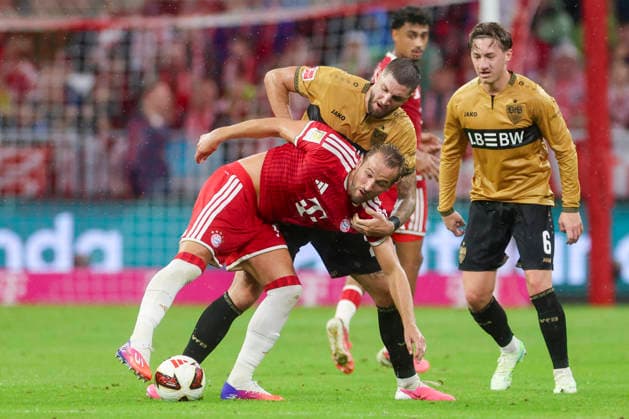 Harry Kane (FC Bayern Muenchen), Jeff Chabot (VfB Stuttgart) und Angelo Stiller (VfB Stuttgart) kaempfen um den Ball waehrend des Spiels der 1. Bundesliga zwischen FC Bayern Muenchen und VfB Stuttgart, Allianz Arena am 28. August 2026 in Muenchen, Deutschland. (Foto von Marco Steinbrenner DeFodi Images) +++ Harry Kane (FC Bayern Muenchen), Jeff Chabot (VfB Stuttgart) und Angelo Stiller (VfB Stuttgart) battle for the ball during the Bundesliga match between FC Bayern Muenchen and VfB Stuttgart at Allianz Arena on August 28, 2026 in Munich, Germany. (Photo by Marco Steinbrenner DeFodi Images) DFB DFL REGULATIONS PROHIBIT ANY USE OF PHOTOGRAPHS AS IMAGE SEQUENCES AND OR QUASI-VIDEO. (Photo by Marco Steinbrenner DeFodi Images) - *** Harry Kane of FC Bayern Munich, Jeff Chabot of VfB Stuttgart, and Angelo Stiller of VfB Stuttgart battle for the ball during the Bundesliga match between FC Bayern Munich and VfB Stuttgart, at the Allianz Arena on August 28, 2026, in Munich, Germany. Photo by Marco Steinbrenner, DeFodi Images. Harry Kane of FC Bayern Munich, Jeff Chabot of VfB Stuttgart and Angelo Stiller of VfB Stuttgart battle for the ball during the Bundesliga match between FC Bayern Munich and VfB Stuttgart at Allianz Arena on August 28, 2026 in Munich, Germany. Photo by Marco Steinbrenner, DeFodi Images. DFB and DFL regulations prohibit any use of photographs as image sequences and or quasi-video. Photo by Marco Steinbrenner, DeFodi Images