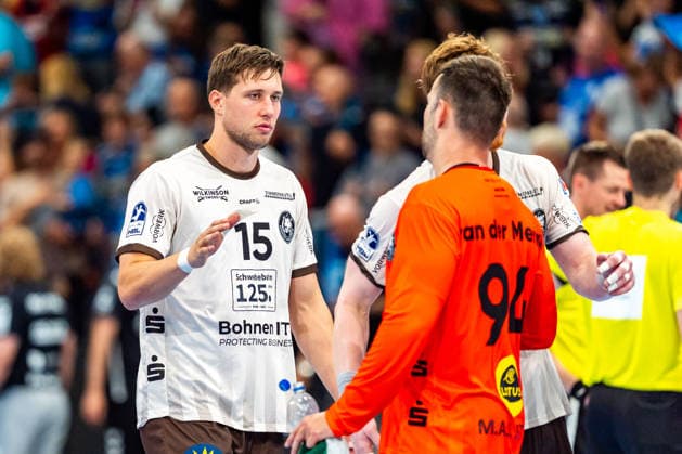 OPEL Handball Bundesliga: TVB Stuttgart vs. Bergischer HC; 28.08.2026 Stuttgart, GERMANY - 28. August 2026: Lars Mitchell Kooij (Bergischer HC, 15) und Kristian van der Merwe (Bergischer HC, 94) nach der Niederlage während dem Match zwischen dem TVB Stuttgart und dem Bergischer HC am 1. Spieltag der OPEL Handball Bundesliga in der Porsche-Arena. Copyright: xBEAUTIFULxSPORTS Steinx