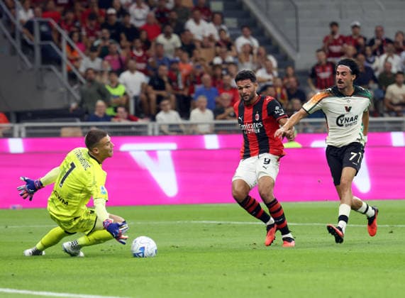 August 28, 2026, Milan, MILAN: Venezia s goalkeeper Filip Stankovi? (L) saves on Ac Milan s Goncalo Ramos (C) during the Italian serie A soccer match between Milan and Venezia at Giuseppe Meazza stadium in Milan, 28 August 2026..ANSA MATTEO BAZZI. Serie A: Milan Vs Venezia  - ZUMAa110 20260828_zaf_a110_015 Copyright: xMatteoxBazzix