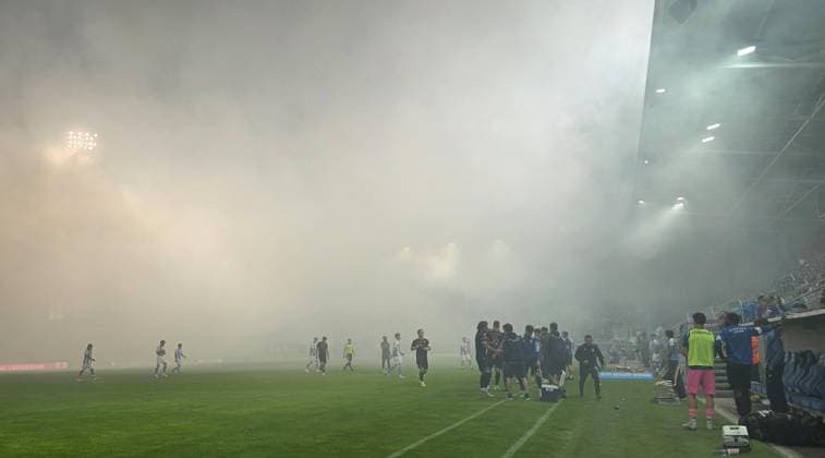 CFC vs FC Carl Zeiss Jena 28.08.2026 Chemnitz, eins Stadion- An der Gellertstrasse, Fussball, Regionalliga Nordost 2026 2027, 7. Spieltag, CFC, CFC vs FC Carl Zeiss Jena Das Spiel ist wegen der Pyrotechnik unterbrochen. Chemnitz Sachsen BRD