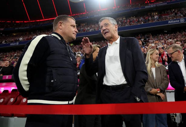 Fussball, Herren, Bundesliga, Saison 2026 2027, FC Bayern München - VFB Stuttgart, Allianz Arena Max Eberl, Sportvorstand (FC Bayern München) (li.) mit Herbert Hainer, Präsident (FC Bayern München) (re.) im Gespräch DFB, DFL regulations prohibit any use of photographs as image sequences and or quasi-video *** Soccer, Men s, Bundesliga, 2026–2027 Season, FC Bayern Munich vs. VFB Stuttgart, Allianz Arena: Max Eberl, sporting director of FC Bayern Munich (left), and Herbert Hainer, president of FC Bayern Munich (right), in conversation. DFB and DFL regulations prohibit any use of photographs as image sequences and or quasi-video.