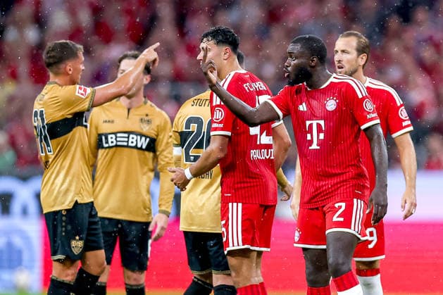 28.08.2026, Fußball, FC Bayern München - VfB Stuttgart, 1. Fußball Bundesliga, 1. Spieltag, Allianz-Arena, Saison 2026 2027: Dayot Upamecano (FC Bayern München 02) gestikulierend auf dem Spielfeld neben Grischa Prömel (VfB Stuttgart 21) DFB regulations prohibit any use of photographs as image sequences and or quasi-video. Bayern Deutschland *** August 28, 2026, Soccer, FC Bayern Munich vs. VfB Stuttgart, Bundesliga 1, Matchday 1, Allianz Arena, 2026–2027 Season: Dayot Upamecano of FC Bayern Munich (No. 02) gesturing on the field next to Grischa Prömel of VfB Stuttgart (No. 21). DFB regulations prohibit any use of photographs as image sequences and or quasi-video. Bayern, Germany