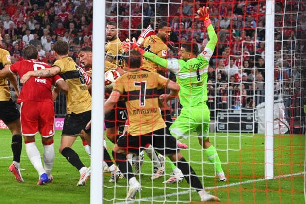 Tor Dayot UPAMECANO (Bayern Muenchen)-hinten) Kopballtor zum 1-0,Strafraumszene.Aktion. Fussball 1. Bundesliga Saison 2026 2027, 1.Spieltag, Spieltag01, FC Bayern Muenchen - VfB Stuttgart am 28.08.2026 , A L L I A N Z A R E N A. *** Tor Dayot UPAMECANO scores a header from the back for Bayern Munich, making it 1–0; penalty area action, soccer, Bundesliga Season 2026–2027, Matchday 1, Matchday 01, FC Bayern Munich vs. VfB Stuttgart on August 28, 2026, Allianz Arena