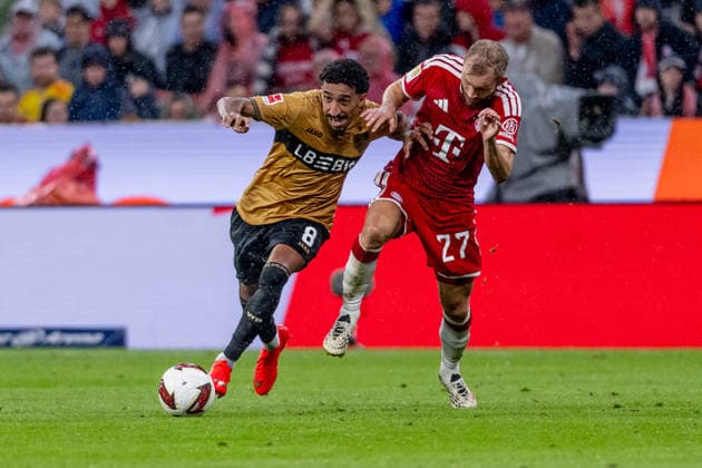 Kampf um den Ball Zweikampf zwischen Tiago Tomas (VfB Stuttgart, 08) und Konrad Laimer (FC Bayern Muenchen, 27) GER, FC Bayern Muenchen vs. VfB Stuttgart, Fussball, Bundesliga, 1. Spieltag, Spielzeit 2026 2027, 28.08.2026. (DFL DFB REGULATIONS PROHIBIT ANY USE OF PHOTOGRAPHS as IMAGE SEQUENCES and or QUASI-VIDEO). Foto: HMB Media Heike Feiner *** Battle for the Ball: Tackle between Tiago Tomas (VfB Stuttgart, 08) and Konrad Laimer (FC Bayern Munich, 27) GER, FC Bayern Munich vs. VfB Stuttgart, Soccer, Bundesliga, Matchday 1, 2026–2027 Season, August 28, 2026. DFL and DFB regulations prohibit any use of photographs as image sequences and or quasi-video. Photo: HMB Media, Heike Feiner Copyright: HMBxMedia HeikexFeiner